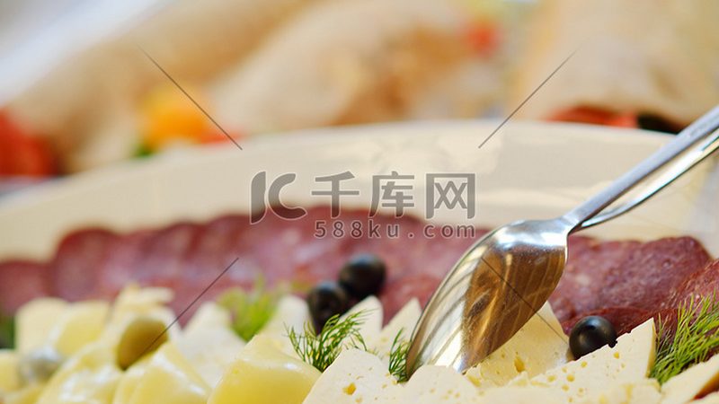 代加工食品的“通行证”：手续与费用全解析**